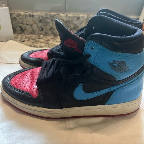 Women’s Size 6.5- Jordan 1 High OG “UNC To Chicago” 2020 (CD0461-046) - Picture 3 of 10